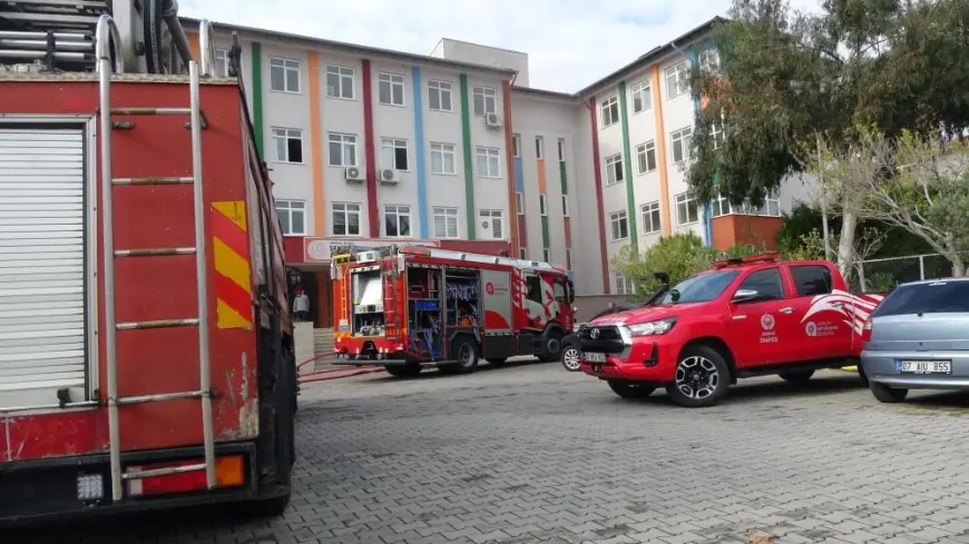 Alanya'da okulun trafosu yandı, öğrenciler tahliye edildi