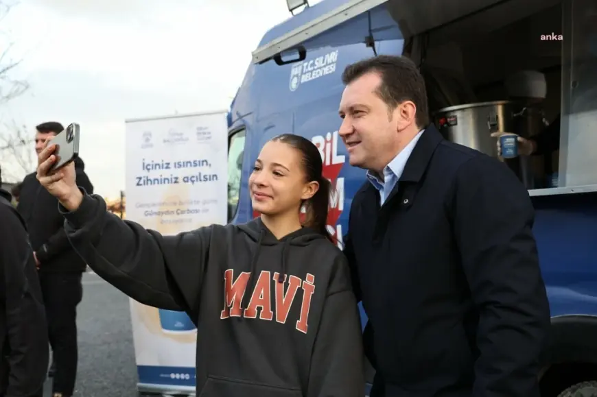 Silivri Belediye Başkanı Balcıoğlu öğrencilere çorba dağıttı