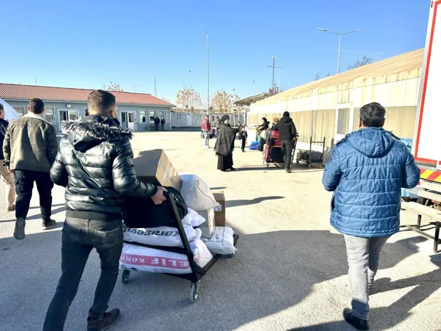 Suriye'de Esad rejiminin yıkılmasıyla mülteciler ülkelerine dönmeye devam ediyor