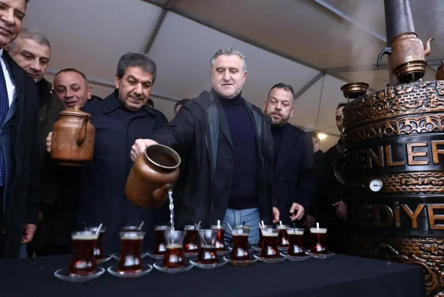 Esenler'de Uluslararası Dünya Çay Günü'ne özel çay ikramı yapıldı