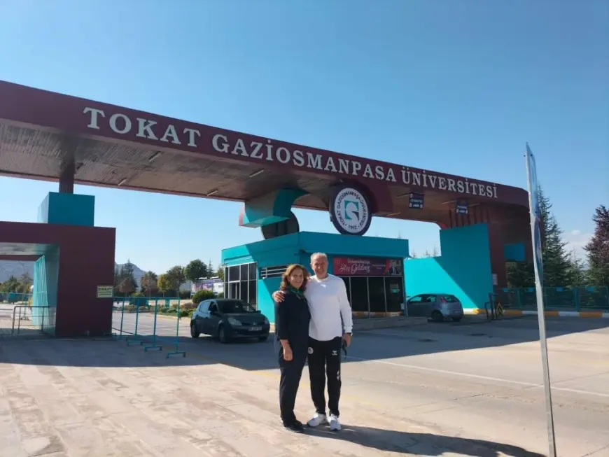 42 Yıl Sonra Aynı Üniversitede Aynı Sırayı Paylaştılar