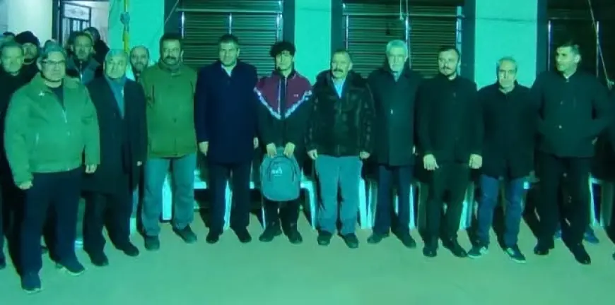 Gediz Belediyesi'nden askere giden gençlere anlamlı hediye