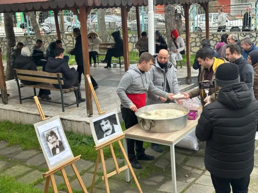 Balıkesir'de sanatçı Ferdi Tayfur için pilav hayrı