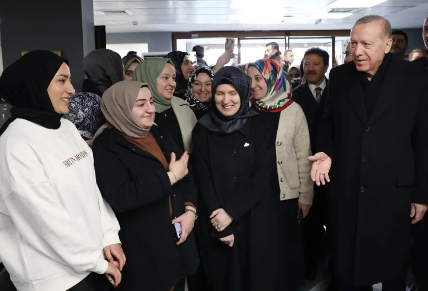 Cumhurbaşkanı Erdoğan, gençlerle bir araya geldi