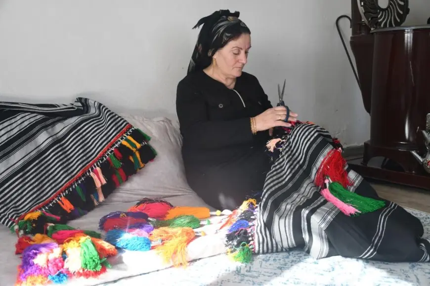 Şırnak'ta kış ayında örülen düğün aksesuarı "puşiler" tam altına fiyatına satılıyor