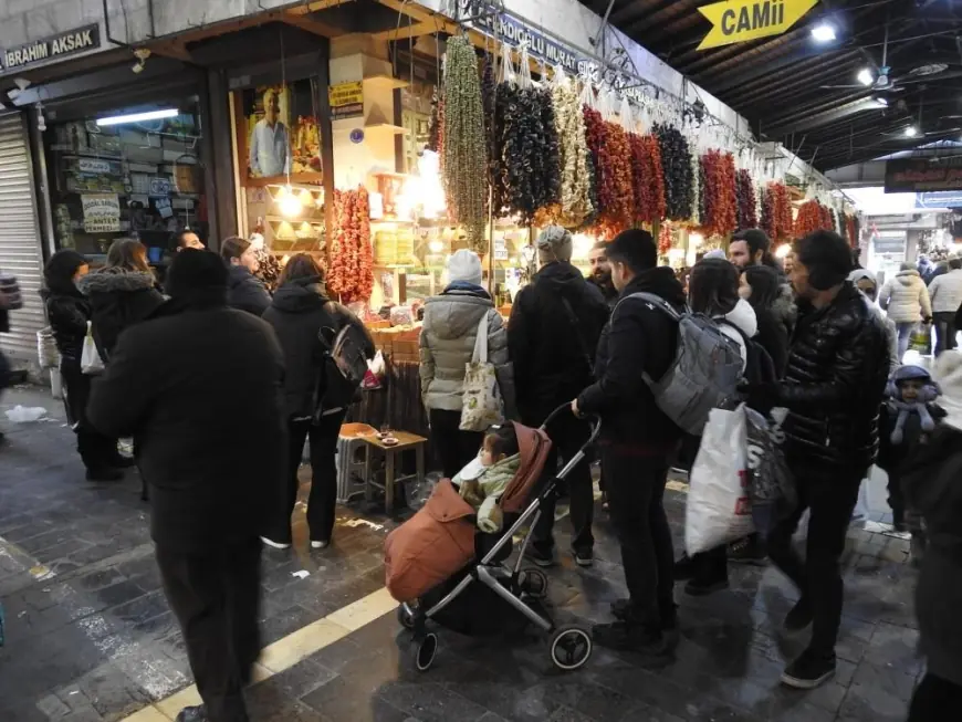 Gaziantep'te Ramazan öncesi hafta sonu çarşı pazarda yoğunluk