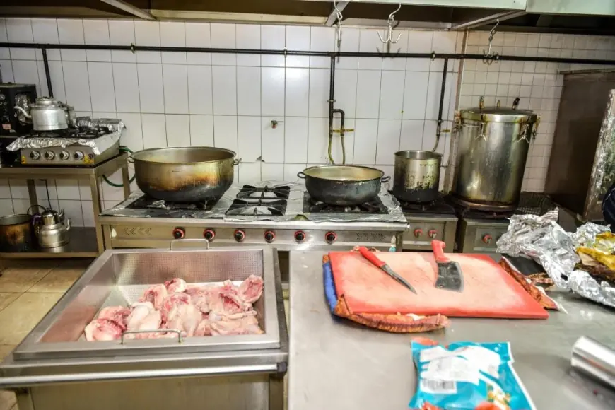 Esenyurt'ta halk sağlığını tehdit eden restoran mühürlendi