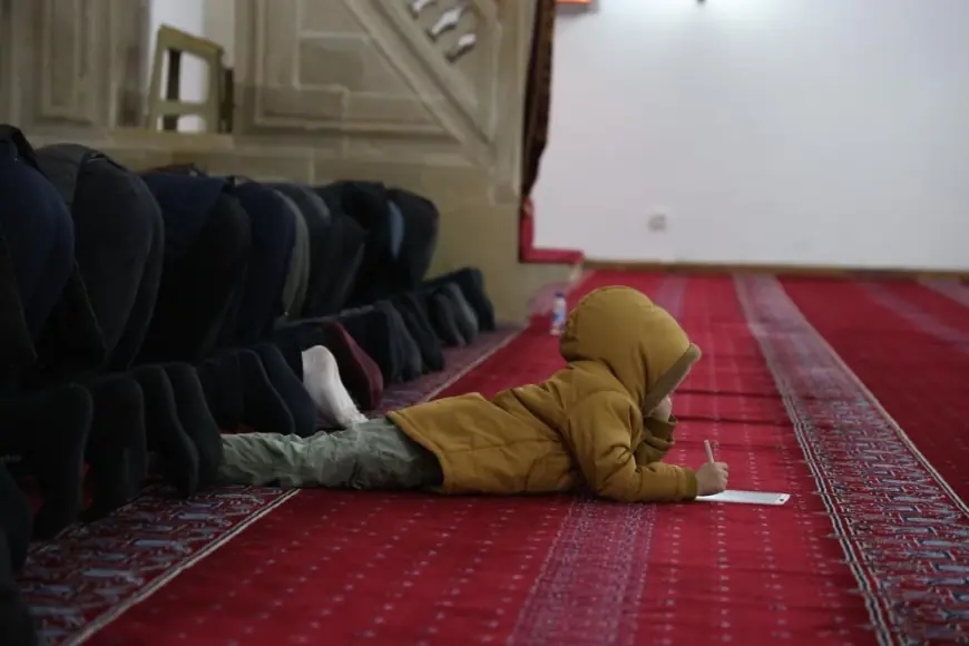 Bin 600 yıllık camide teravih namazı heyecanı