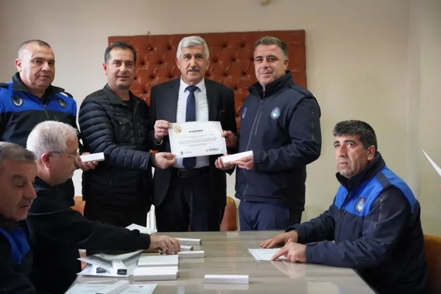 Başkan Hallaç, zabıta ekiplerine başarı belgelerini takdim etti