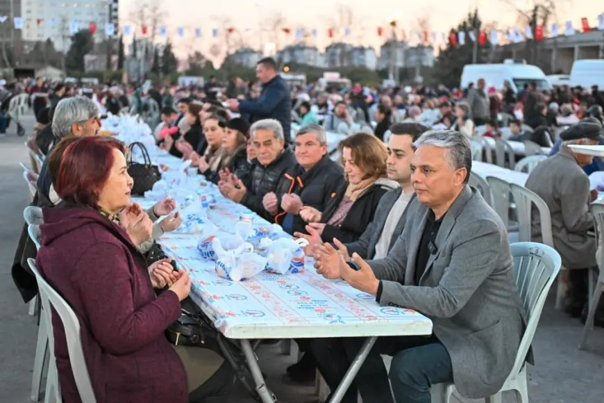 Muratpaşa’da Ramazan bereketi: İlk iftar sofrasında binler buluştu