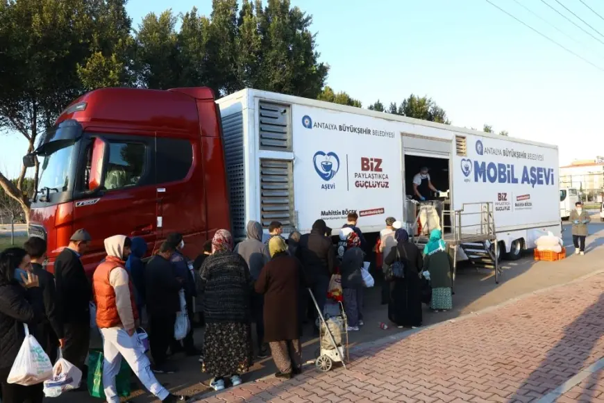Büyükşehir’den Ramazan ayının ilk gününde sıcak yemek ikramı
