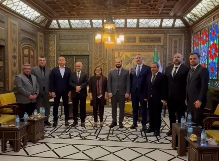 Şam'daki tarihi Emevi Camii, Gaziantepli halıcılar tarafından dokunan halılarına kavuştu