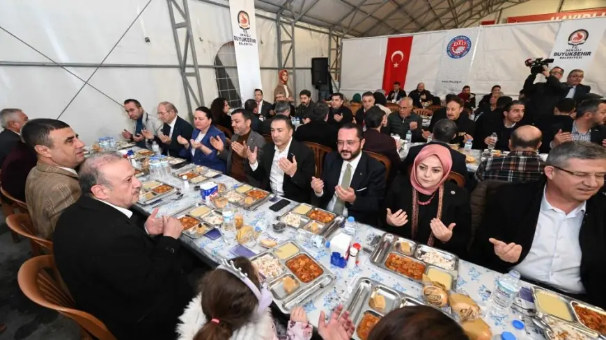 Denizli'de gelenek bozulmadı; ilk iftar yemeği DTO tarafından verildi