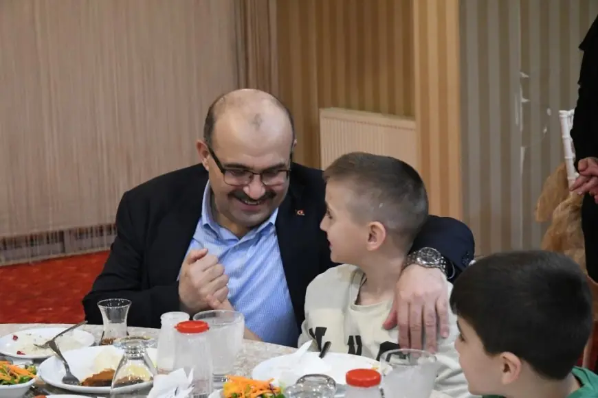 Vali İsmail Ustaoğlu'dan çocuklara iftar