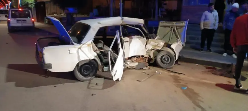 Serik'te Tofaş otomobilin hurdaya döndüğü kazada 1'i ağır 3 kişi yaralandı