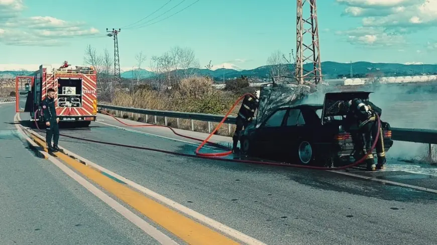 Antalya'da seyir halindeki otomobilde yangın
