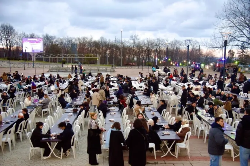 OMÜ'de protokol ve 4 bin 500 öğrenci iftarda buluştu