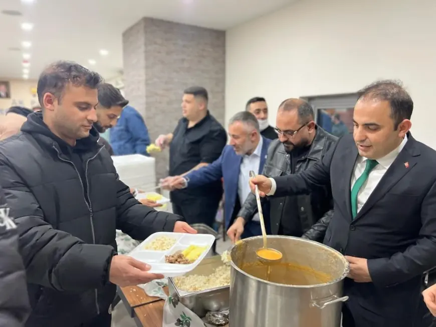 AK Parti MKYK Üyesi Harun Çelik, Bilecik'te partililerle iftar yaptı