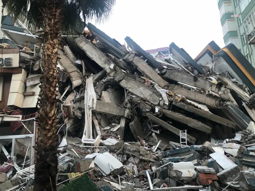 Depremde 19 kişiye mezar olan Fazilet Apartmanı davası... Dönemin belediye başkan yardımcıları dahil 10 kişi hakkında soruşturma izni verildi