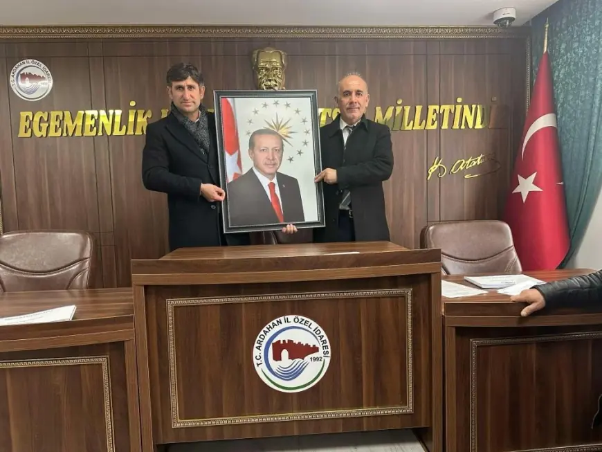 Başkan Karatay'dan anlamlı hediye