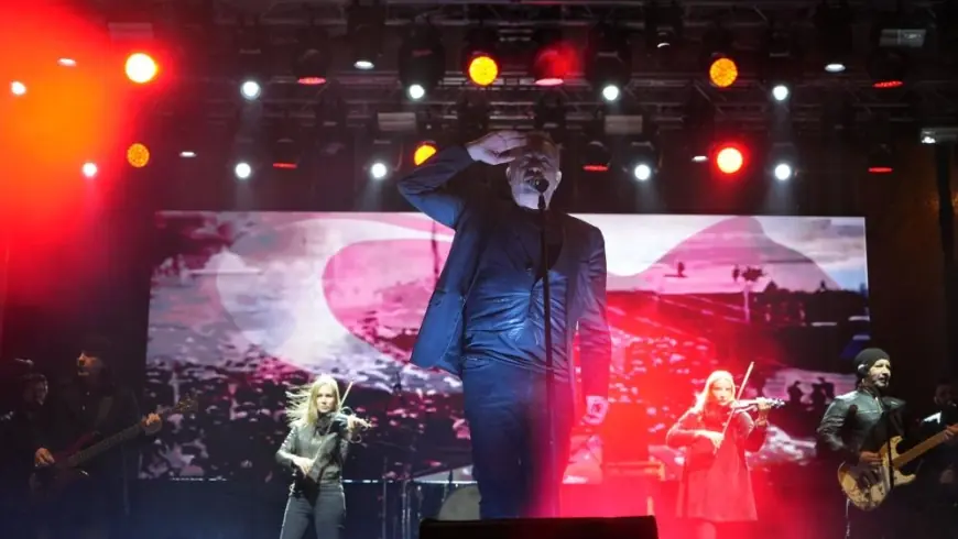 Atatürk'ün Burdur'a gelişinin 95'inci yıl dönümünde Haluk Levent rüzgarı esti