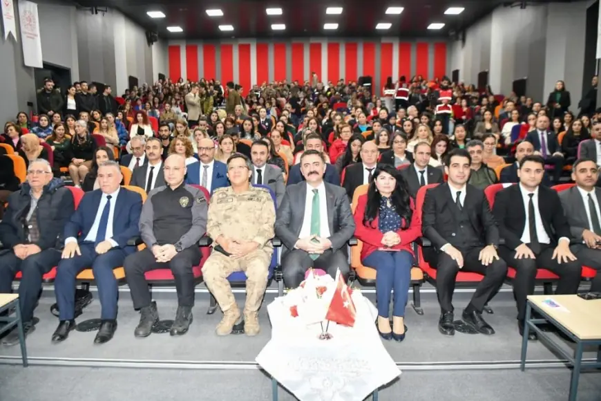Tunceli'de, 8 Marta özel klip
