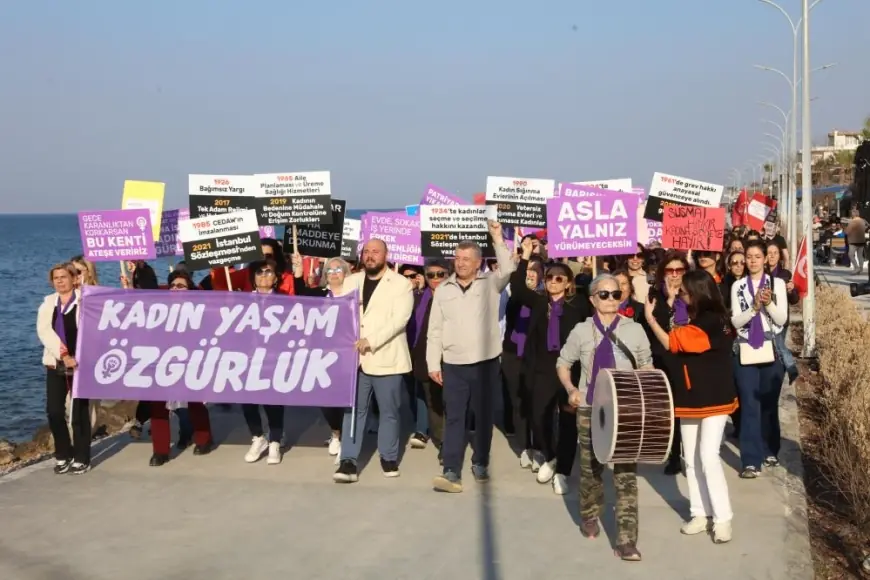 Güzelbahçe'de kadın hakları için tersine yürüyüş düzenlendi