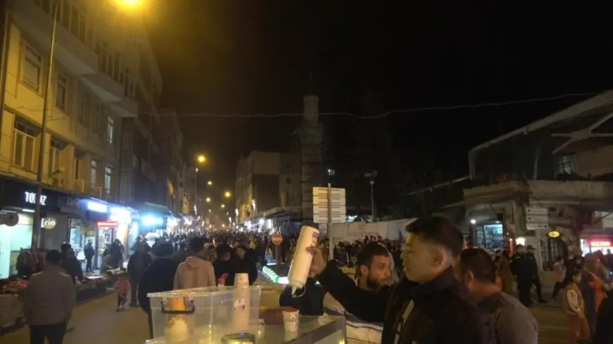 Kilis caddeleri iftar sonrası İstiklal Caddesi'ni aratmıyor