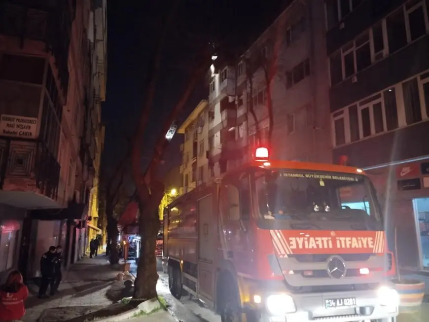 Kartal'da 6 katlı binada korkutan yangın