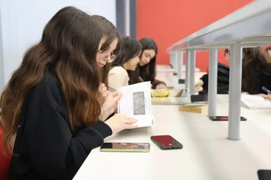Düzce Üniversitesi kütüphanesinde araştırma yaptılar