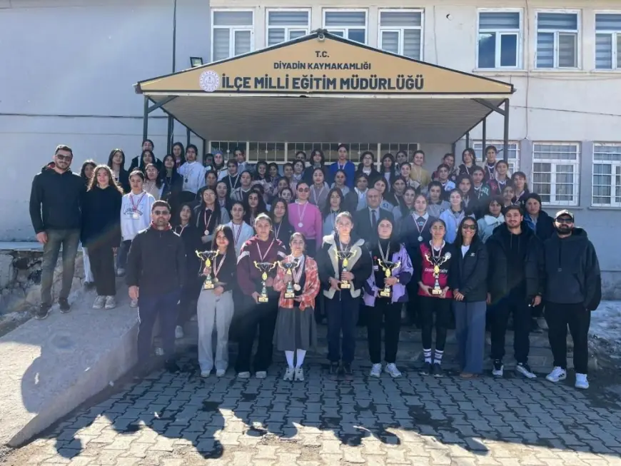 Diyadin'de Okullararası voleybol turnuvası