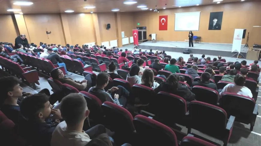 Hisarcık'ta lise öğrencilerine "Dijital Bağımlılık" konulu konferans