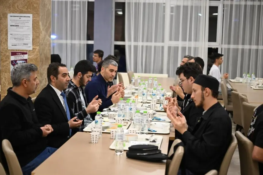 Vali Aktaş öğrencilerle sahurda bir araya geldi