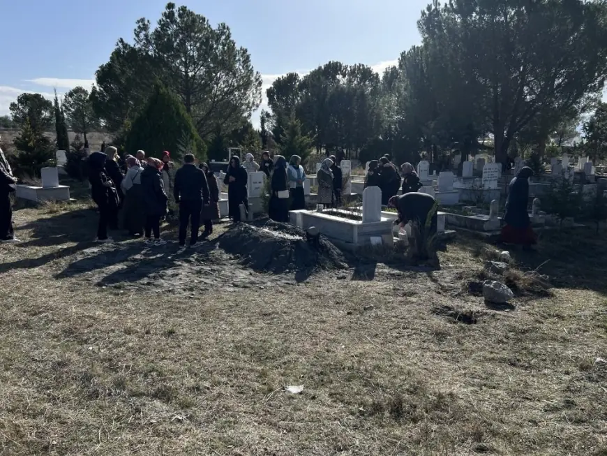 Altınları için canice öldürülen yaşlı kadın, toprağa verildi