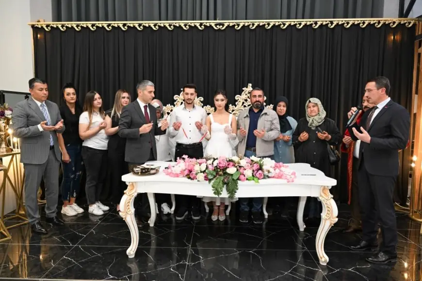 Uşak'ta Aile ve Gençlik Fonundan destek alan ilk çiftin nikahı kıyıldı
