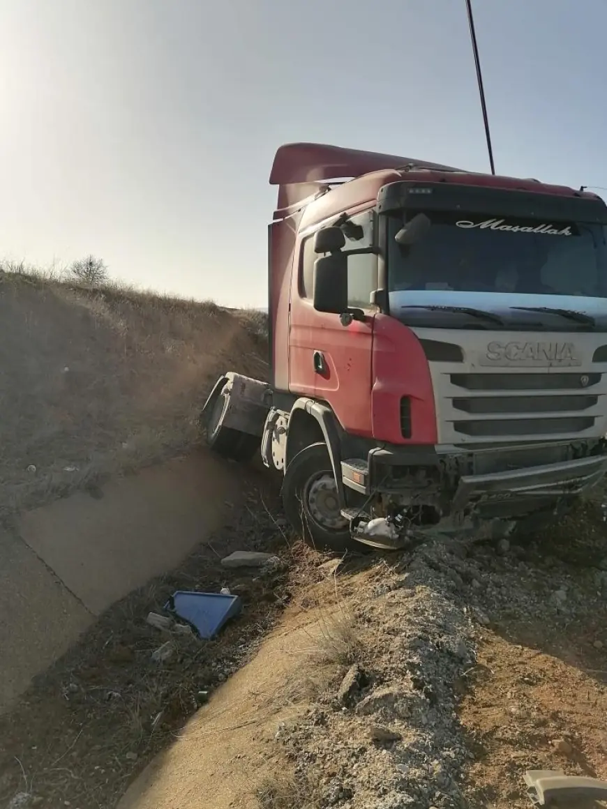 Isparta'da su kanalına düşen tırın sürücüsü yaralandı