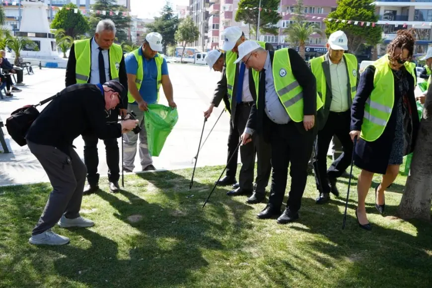 Edremit'te sokağa izmarit atanlara ceza gelecek