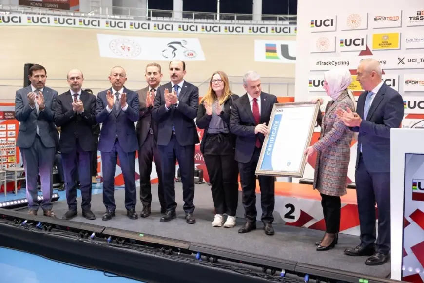 2025 UCI Pist Bisikleti Uluslar Kupası'nda açılış seremonisi düzenlendi