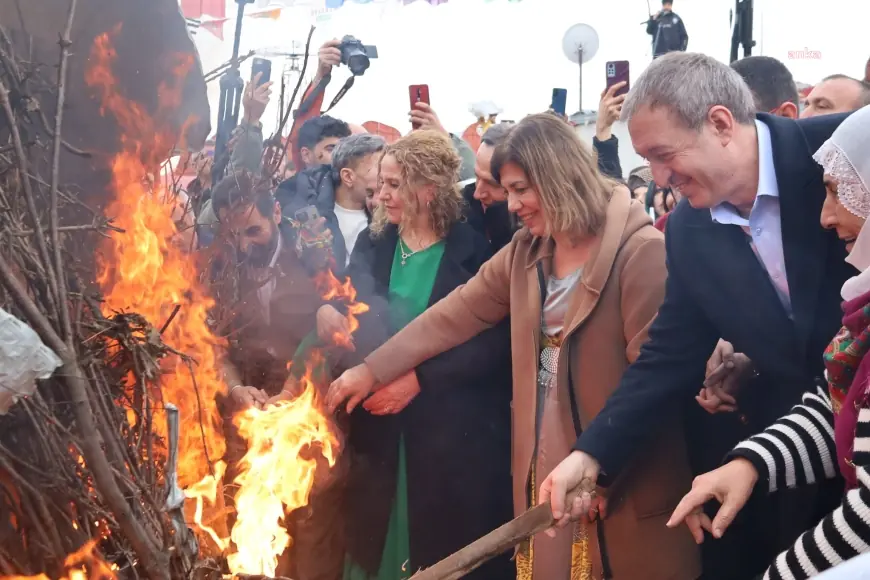 İmamoğlu’na gözaltı… Tuncer Bakırhan: “Ne demek Türk ve Kürt ittifak yapamaz, Sayın Savcı bizim AK Parti ile yapmış olduğumuz görüşmelere de mi dava açacak?”