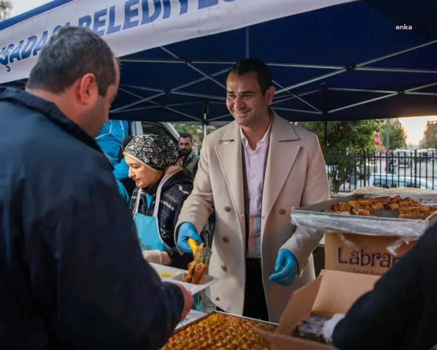 Kuşadası Belediyesi, iftar sofrasını bu kez Davutlar’da kurdu