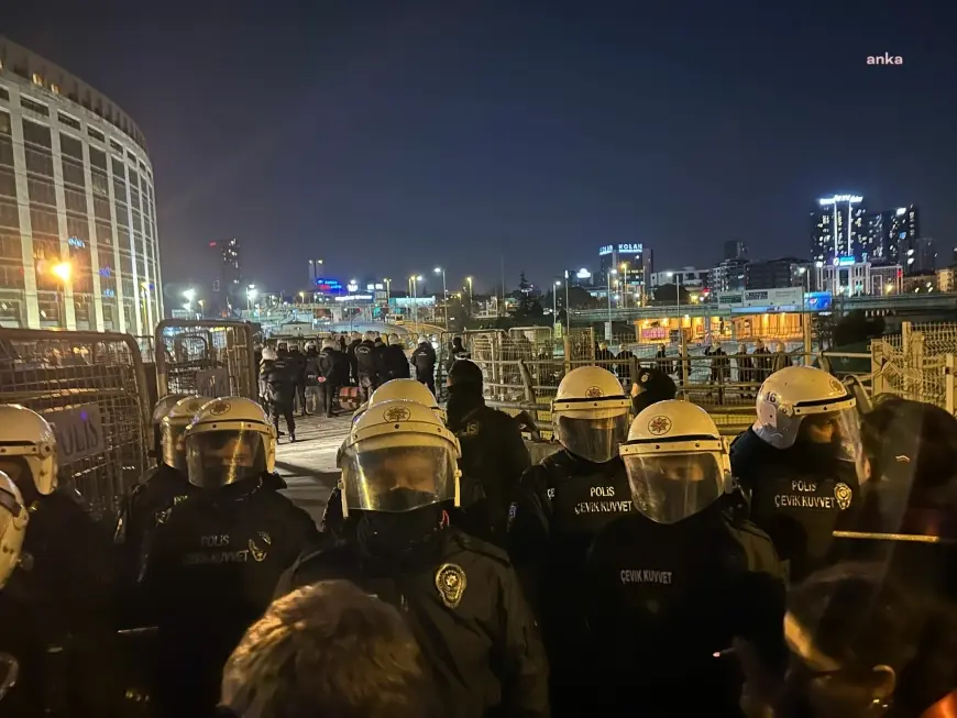 Aralarında gazetecilerinde bulunduğu birçok kişi sabah saatlerinde gözaltına alındı