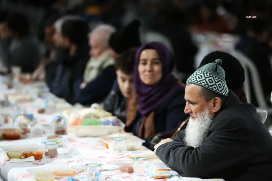 Eyüpsultan'da her gün bin kişilik iftar yemeği veriliyor