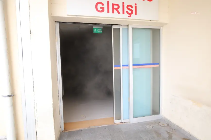 Akdeniz Üniversitesi Hastanesi Acil Servis Binasında Çıkan Yangında Dumandan Etkilenen Hastalar Tahliye Edildi