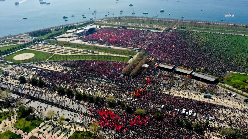"Cumhurbaşkanı Adayımız Ekrem İmamoğlu'na Özgürlük Mitingi"... Özgür Özel: "Yarın Ekrem Başkan’ın köyünden başlatarak, bir büyük imza kampanyasını hep birlikte başlatıyoruz"
