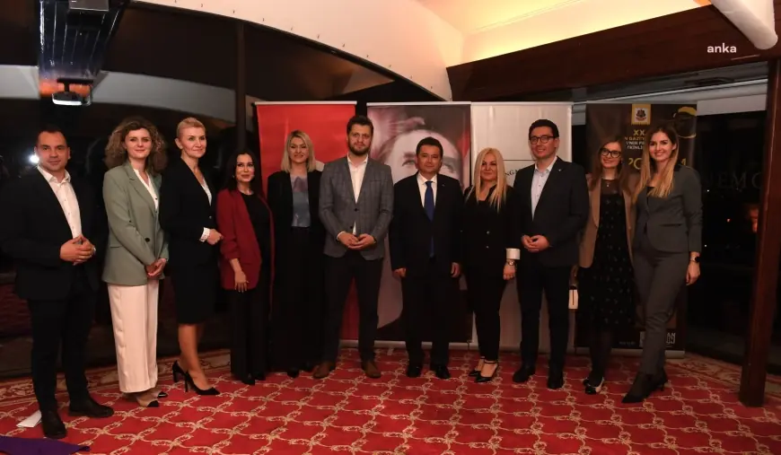 Osmangazi Belediye Başkanı Aydın, ‘Bursa’nın Fetih Günü Etkinleri’ne katkı verecek akademisyenlerle bir araya geldi