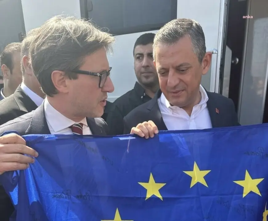 Nardella'dan Özgür Özel'e tebrik mesajı: "Türkiye'deki demokrasi mücadelesi için Özgür Özel'i tebrik ediyoruz, sizinle Türkiye tam demokratik olacak"
