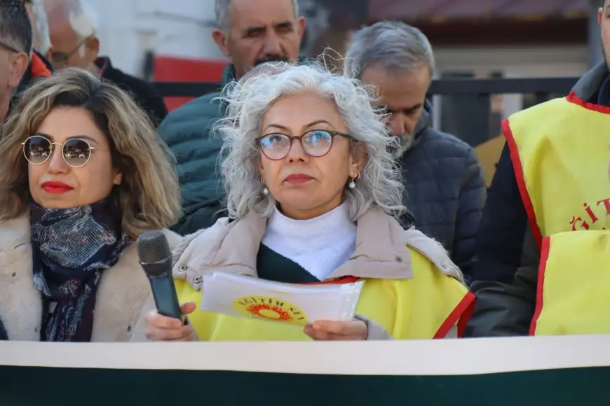 Eğitim-Sen Muğla Şubesi, İl Milli Eğitim Müdürlüğü önüne siyah çelenk bıraktı