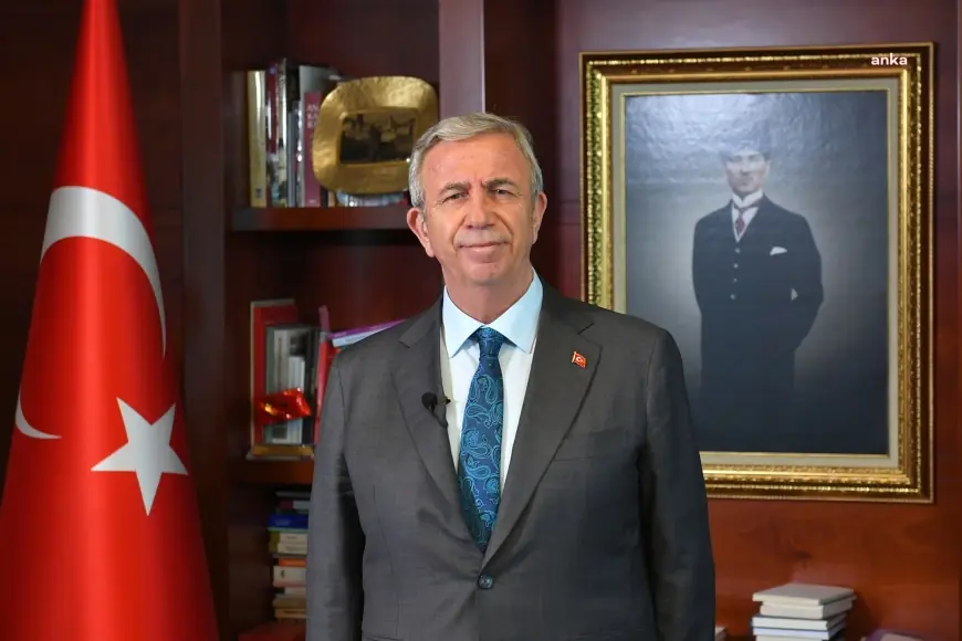 Ankara'da yoğun kar yağışı... Mansur Yavaş: "Tüm ana arterler ve bağlantı yolları ulaşıma açıktır. Belediyemizin ekipleri teyakkuz halindedir"