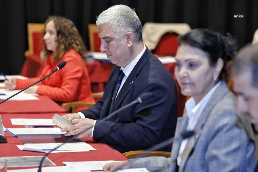 Bergama'nın CHP'li Meclis Üyesi Oral: "AK Parti döneminde yapılan iki parka 7 milyon lira ödenebilecek iken 22 milyon lira ödedik"