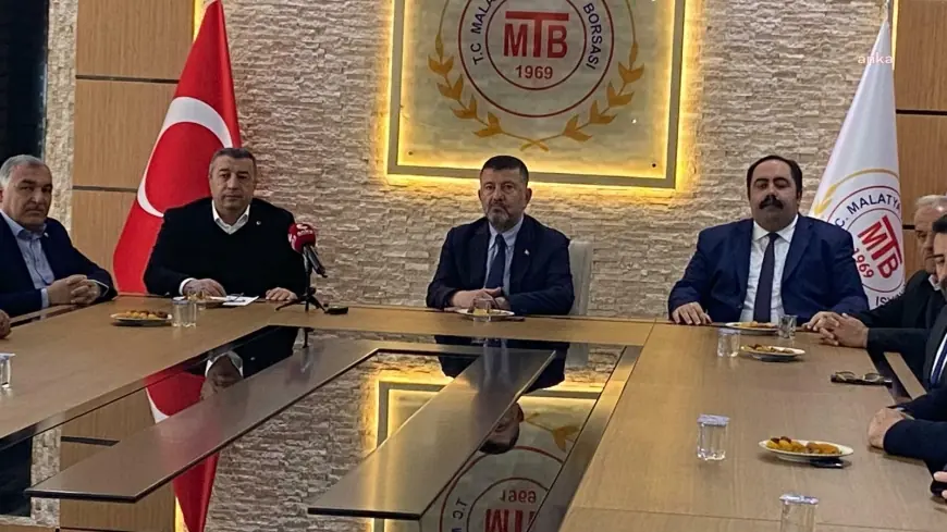 Veli Ağbaba, zirai don felaketi yaşayan Malatya’da Ticaret Borsası'nı ziyaret etti: “Malatya’da iki yıl zor geçecek”